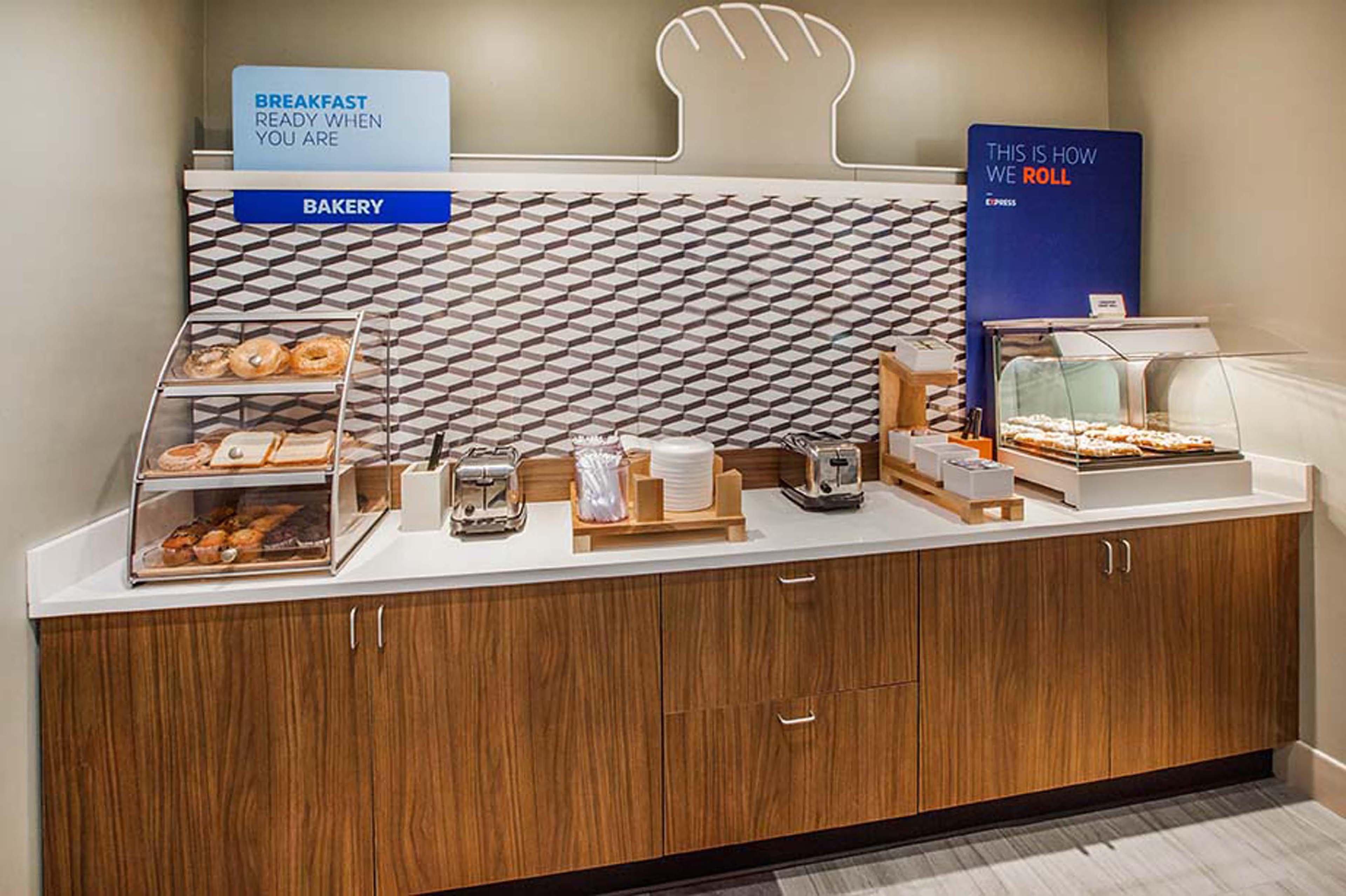 Holiday Inn Express & Suites North Fremont By Ihg Buitenkant foto